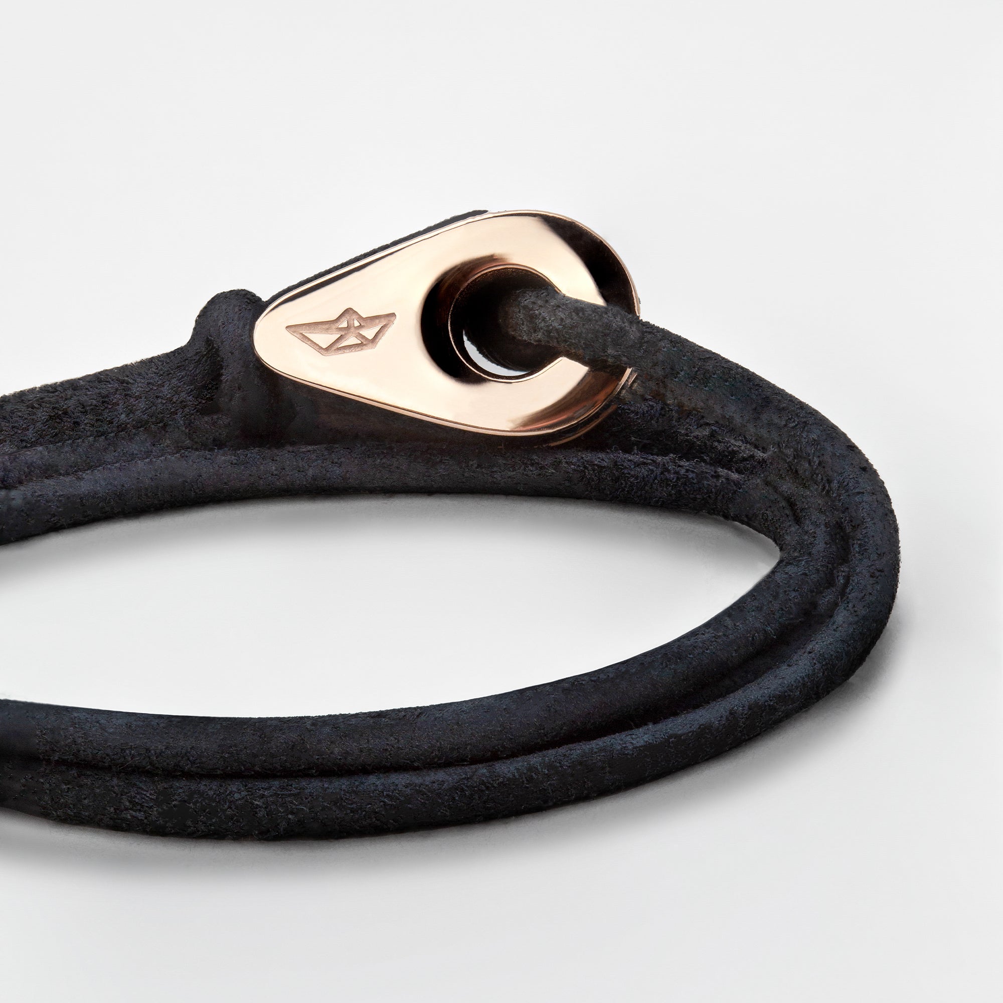 Choosing the Right Material for Your Men's Bracelet – IfShe UK